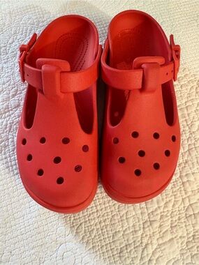 Women’s Mary Jane crocs size 8